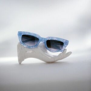 Dezi on read blue quartz